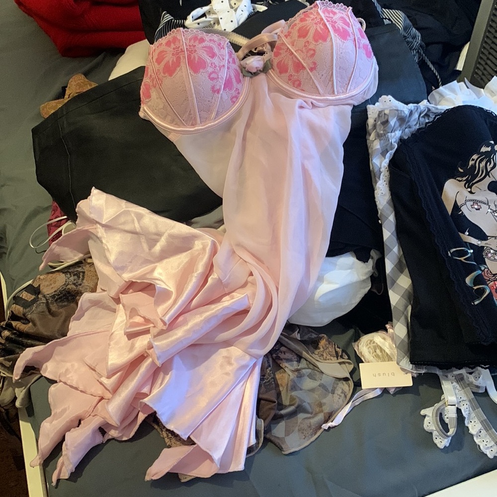 Lingerie bundle - Picture 2 of 3